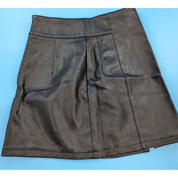 TOPSHOP Faux leather black mini skirt NWOT SIZE 4 - Picture 2 of 5